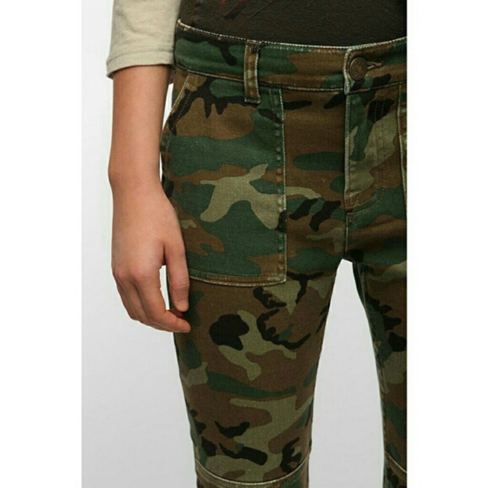 BDG Camo jeans